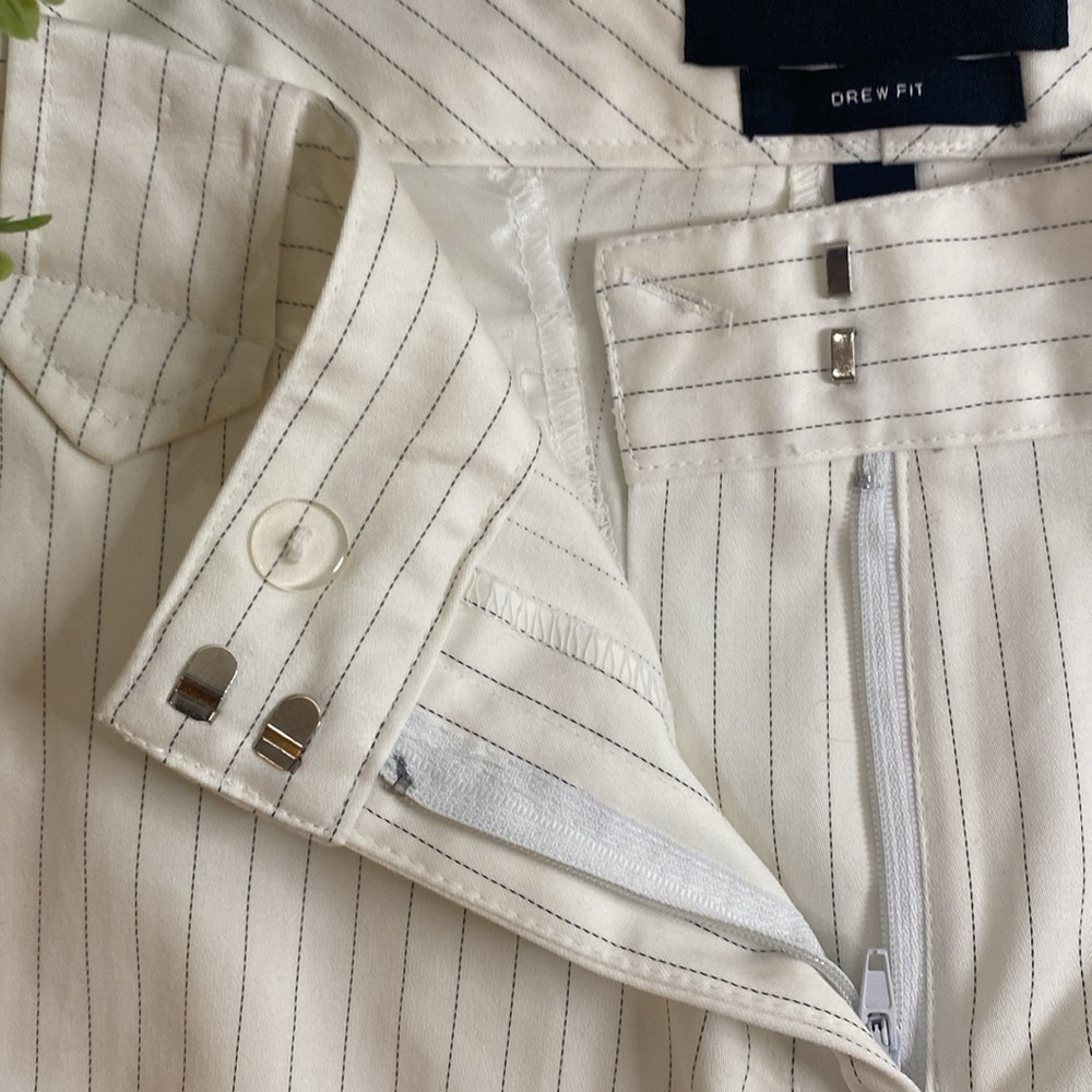 The Limited White w/Black Pin Stripe Capri Size 12 - Picture 4 of 5